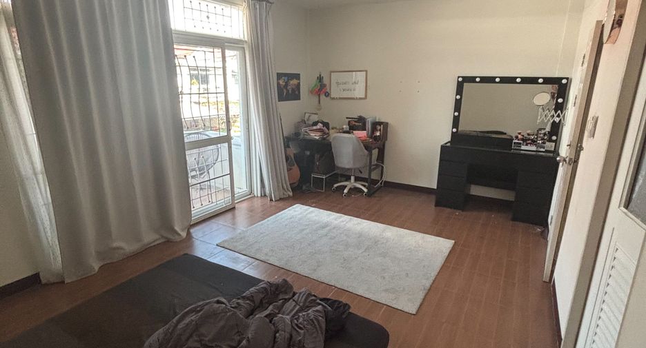 For sale 3 bedrooms townhouse in Min Buri, Bangkok