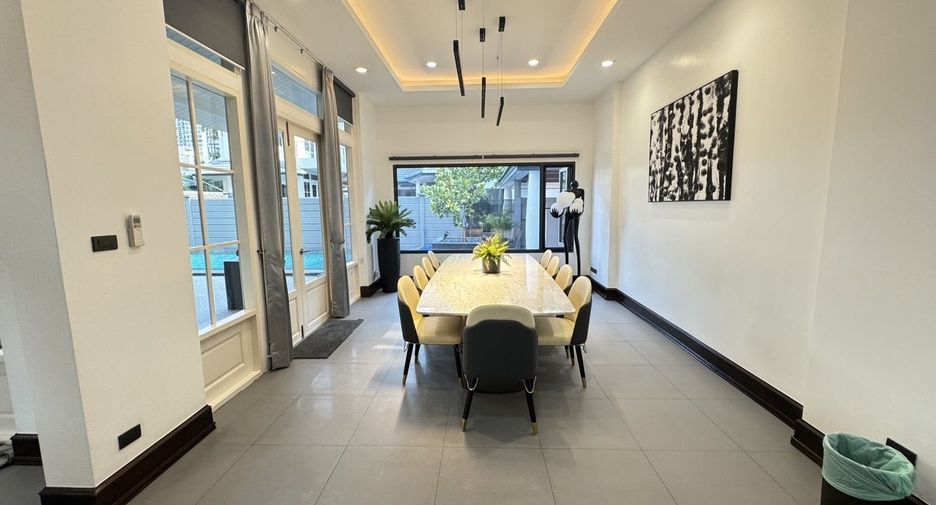 Villa en alquiler de 4 habitaciones en Watthana, Bangkok