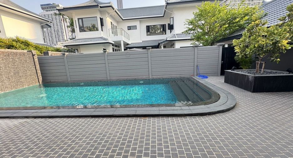 Villa en alquiler de 4 habitaciones en Watthana, Bangkok