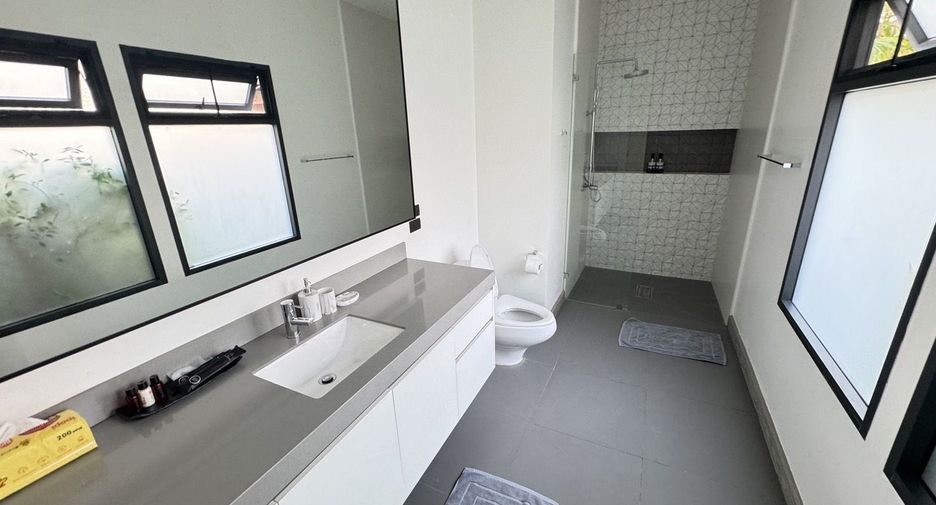 Villa en alquiler de 4 habitaciones en Watthana, Bangkok