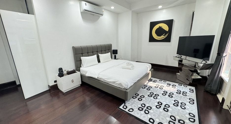 Villa en alquiler de 4 habitaciones en Watthana, Bangkok