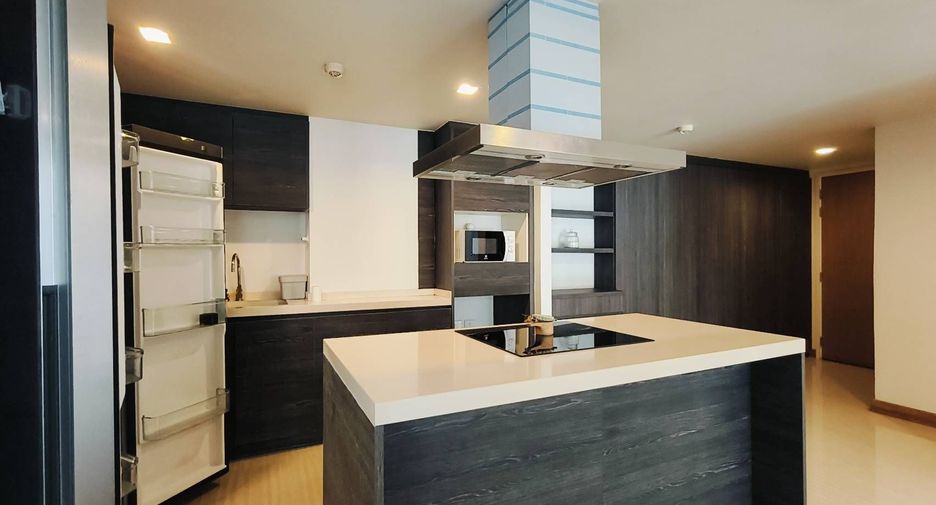 For sale and for rent 2 bedrooms condo in Watthana, Bangkok