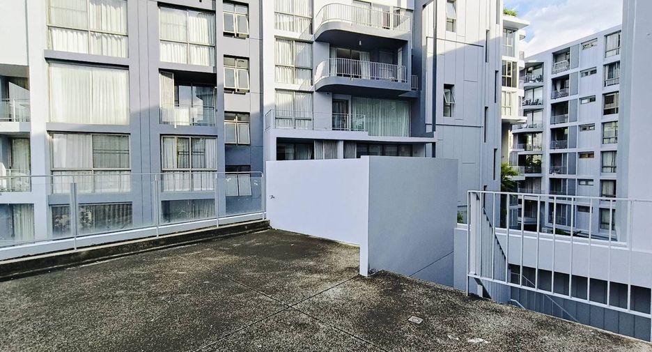 For sale and for rent 2 bedrooms condo in Watthana, Bangkok