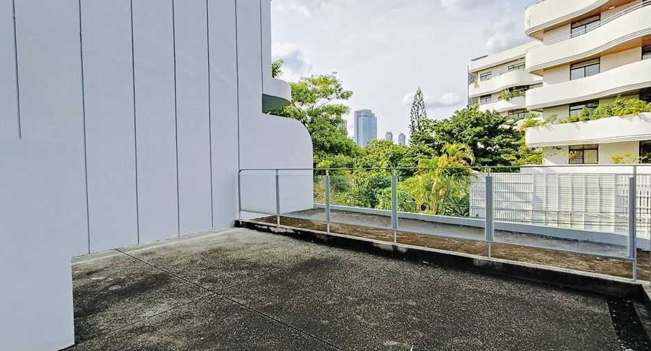 For sale and for rent 2 bedrooms condo in Watthana, Bangkok