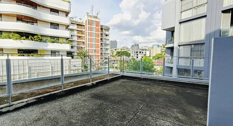 For sale and for rent 2 bedrooms condo in Watthana, Bangkok