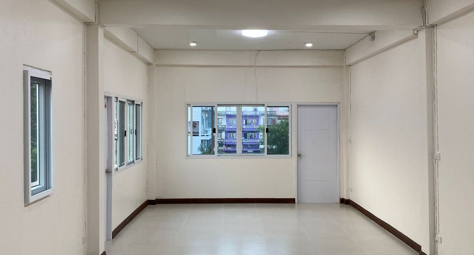 Casa en venta de 10 habitaciones en Thawi Watthana, Bangkok