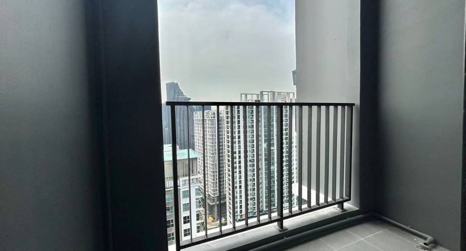 À louer 2 chambres condo à Huai Khwang, Bangkok