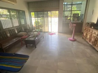 Casa adosada en venta de 4 habitaciones en Phra Khanong, Bangkok