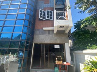 For sale 4 bedrooms townhouse in Phra Khanong, Bangkok