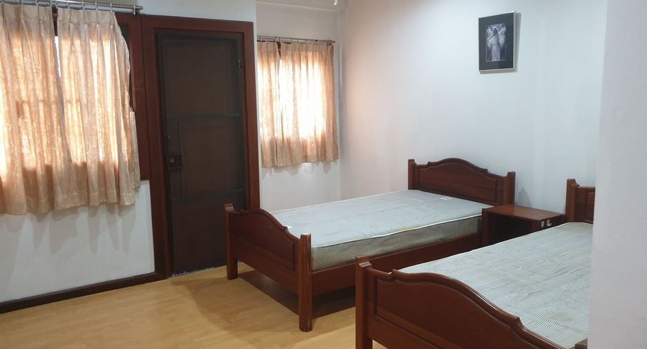 Apartment zur Miete mit 3 Zimmer in Khlong Toei, Bangkok