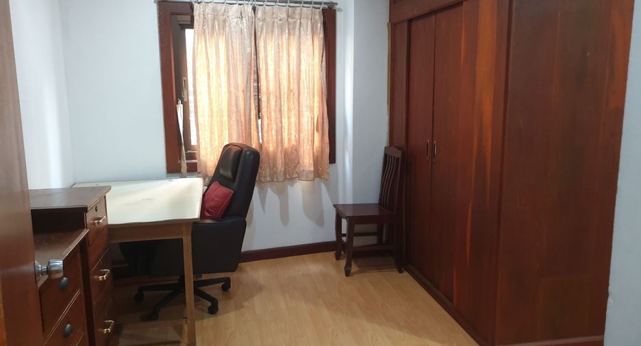 Apartment zur Miete mit 3 Zimmer in Khlong Toei, Bangkok