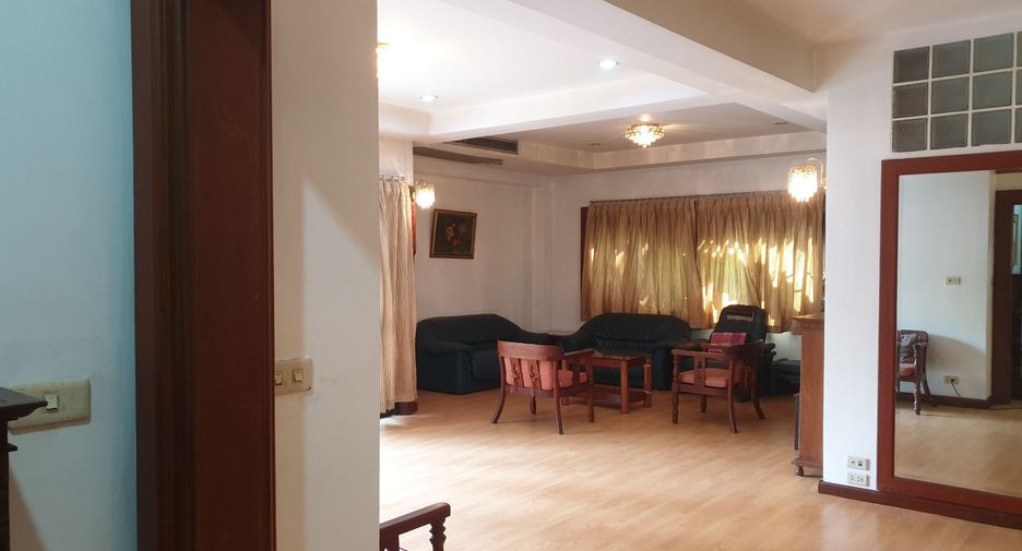 Apartment zur Miete mit 3 Zimmer in Khlong Toei, Bangkok