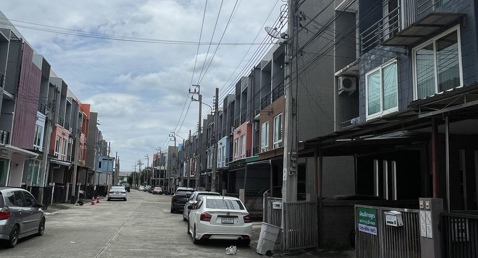 For sale 3 bedrooms house in Khan Na Yao, Bangkok