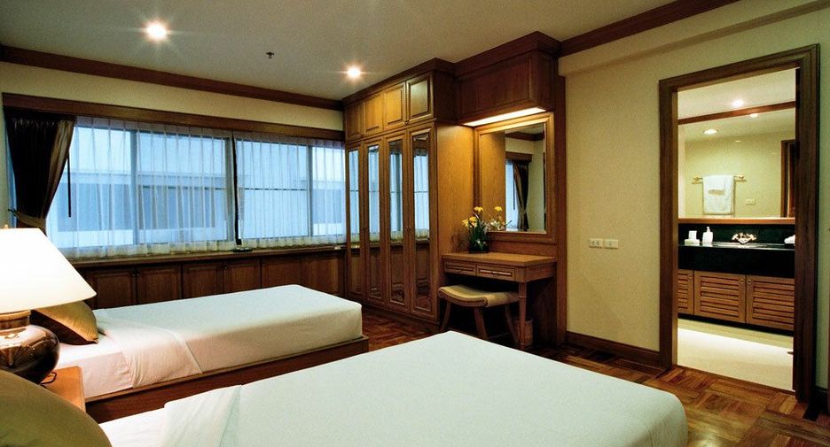 For rent 4 bedrooms apartment in Watthana, Bangkok