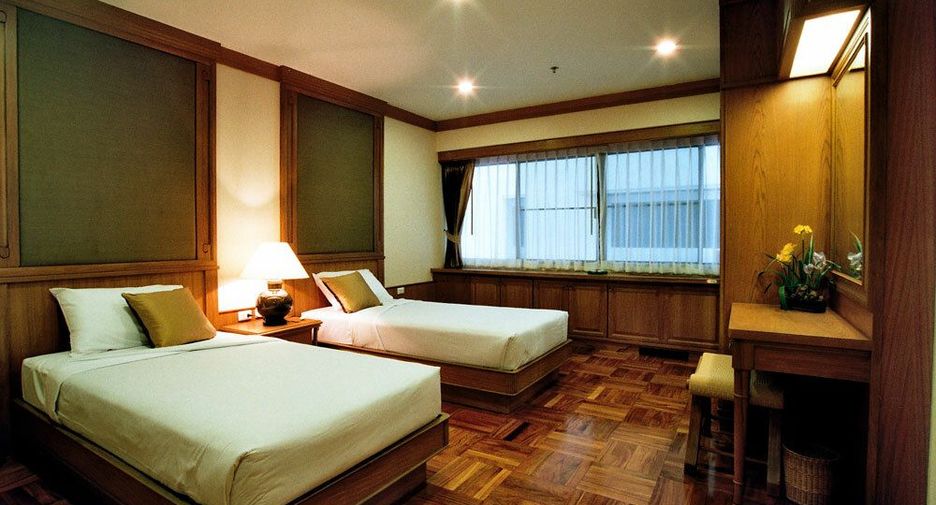For rent 4 bedrooms apartment in Watthana, Bangkok