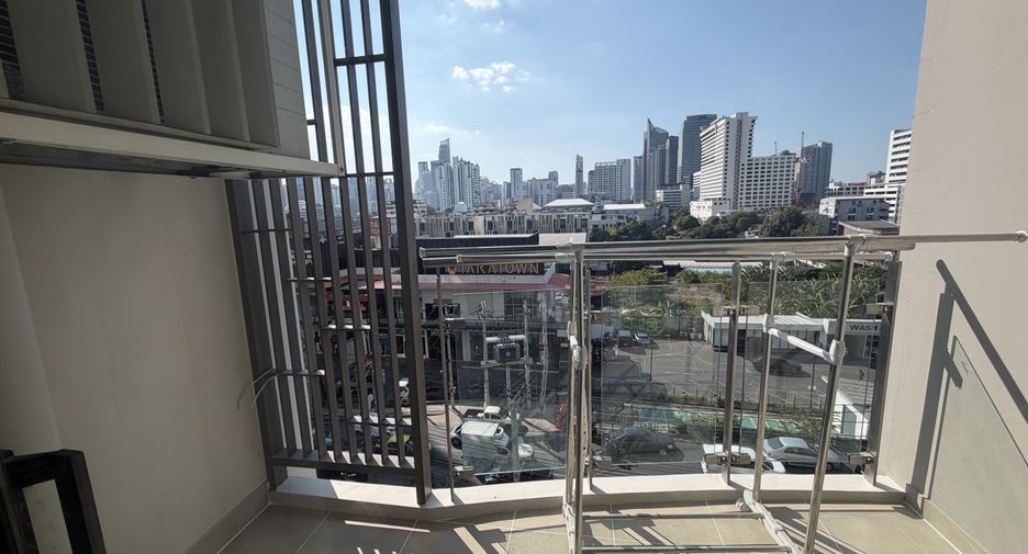 For rent 1 bed condo in Watthana, Bangkok
