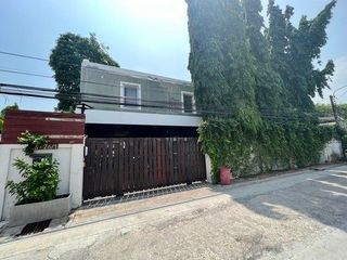 Casa en venta de 6 habitaciones en Phra Khanong, Bangkok
