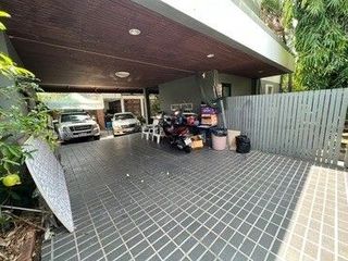 Casa en venta de 6 habitaciones en Phra Khanong, Bangkok