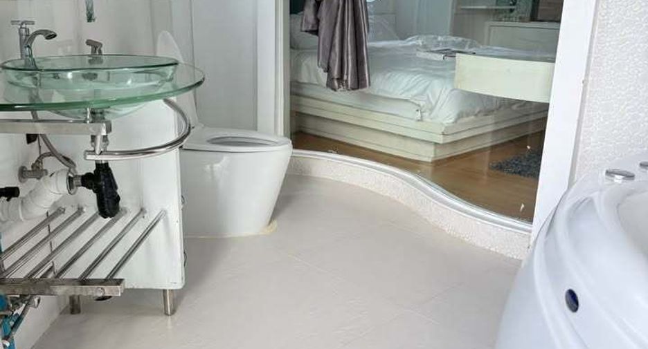 For rent 1 bed condo in Watthana, Bangkok