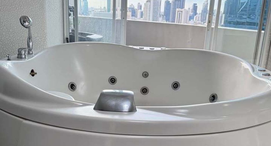 For rent 1 bed condo in Watthana, Bangkok