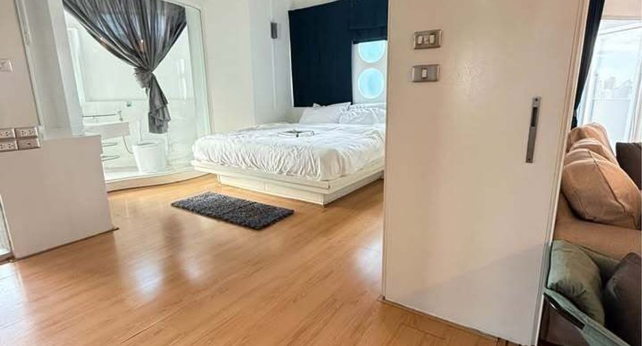 For rent 1 bed condo in Watthana, Bangkok