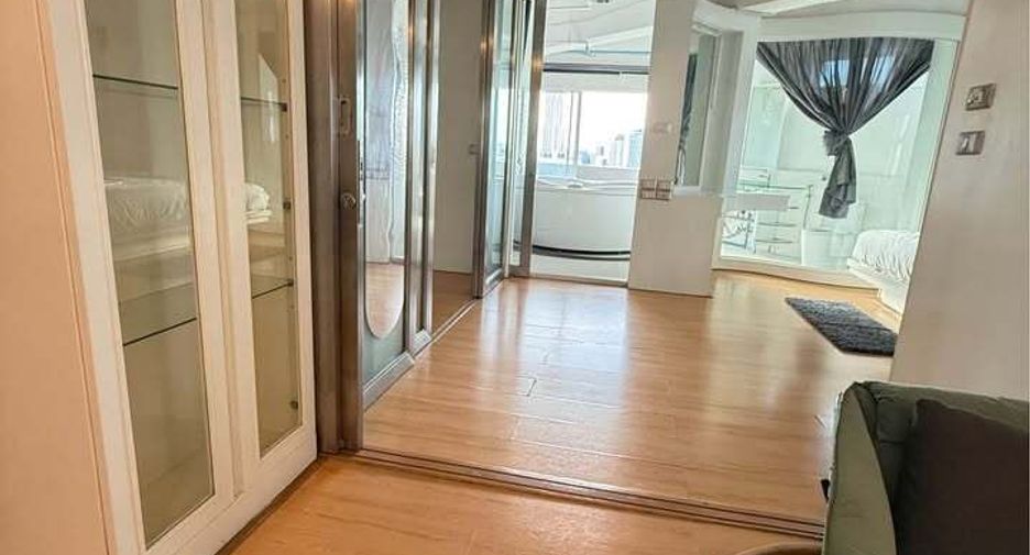 For rent 1 bed condo in Watthana, Bangkok