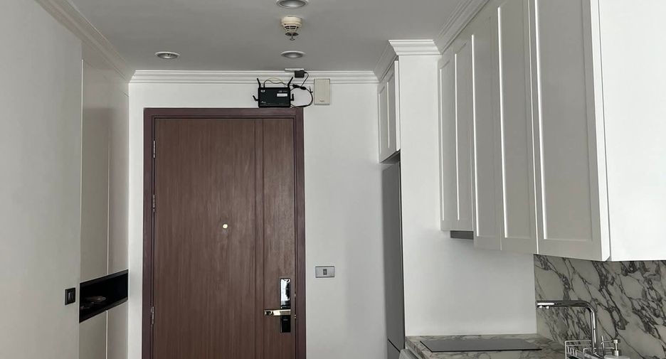For sale 1 bed condo in Khlong Toei, Bangkok