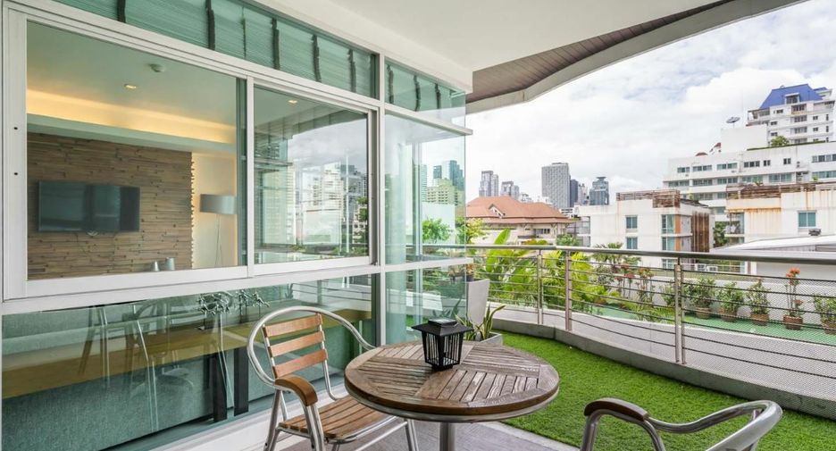 For rent 3 bedrooms apartment in Watthana, Bangkok