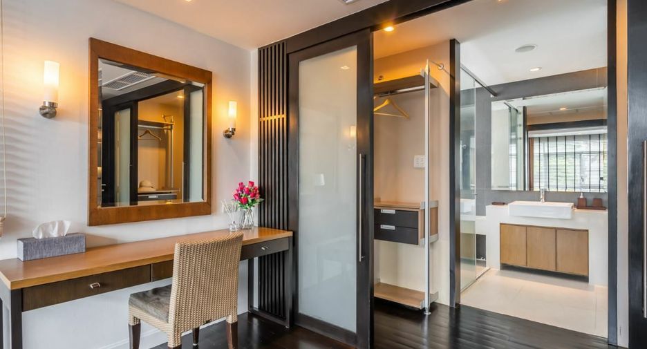 For rent 3 bedrooms apartment in Watthana, Bangkok