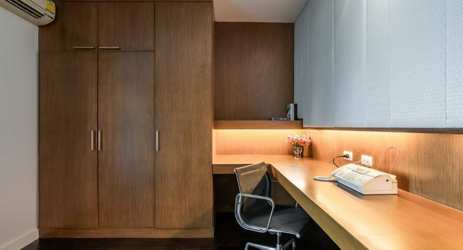 For rent 3 bedrooms apartment in Watthana, Bangkok