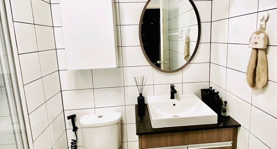 For sale 2 ベッドルーム condo in Huai Khwang, Bangkok