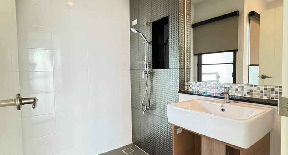 For rent 2 ベッドルーム townhouse in Saphan Sung, Bangkok
