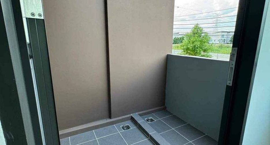 For rent 2 ベッドルーム townhouse in Saphan Sung, Bangkok
