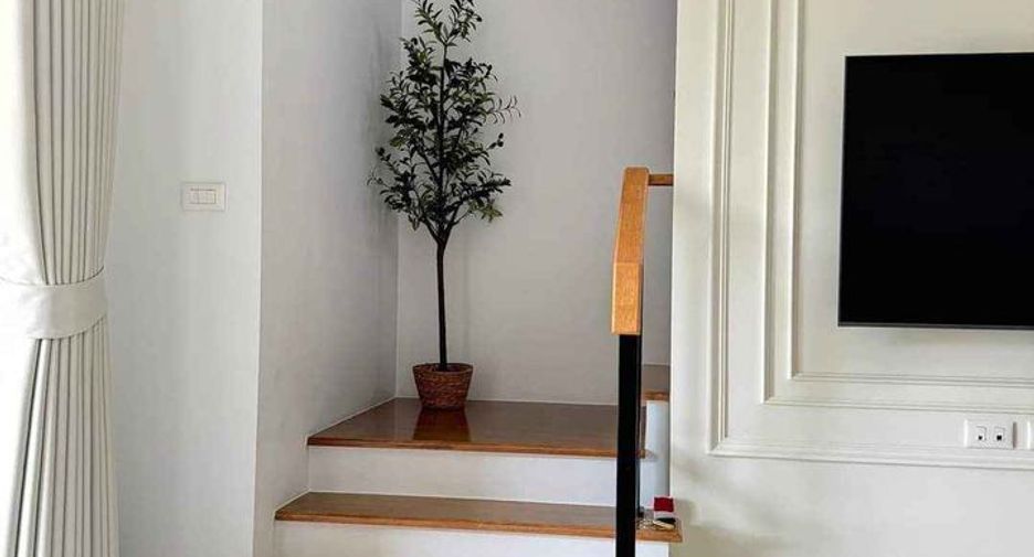 For rent 2 ベッドルーム townhouse in Saphan Sung, Bangkok