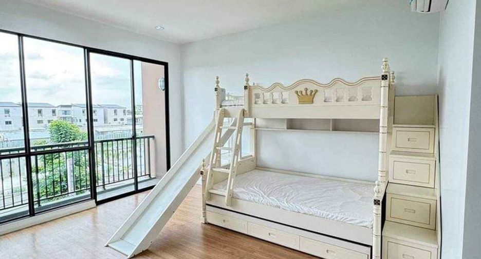 For rent 2 ベッドルーム townhouse in Saphan Sung, Bangkok