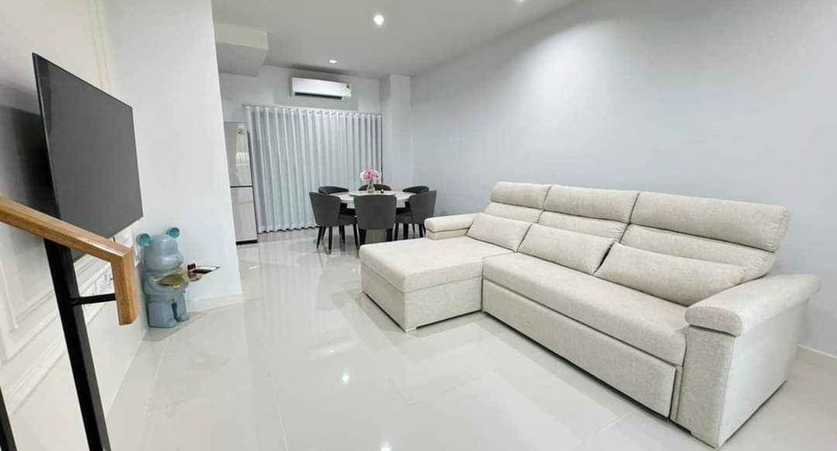 For rent 2 ベッドルーム townhouse in Saphan Sung, Bangkok