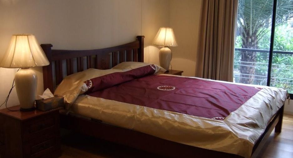 For rent 2 bedrooms condo in Huai Khwang, Bangkok