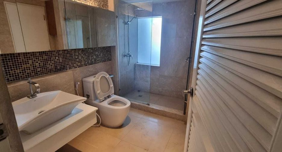For rent 4 bedrooms condo in Khlong Toei, Bangkok