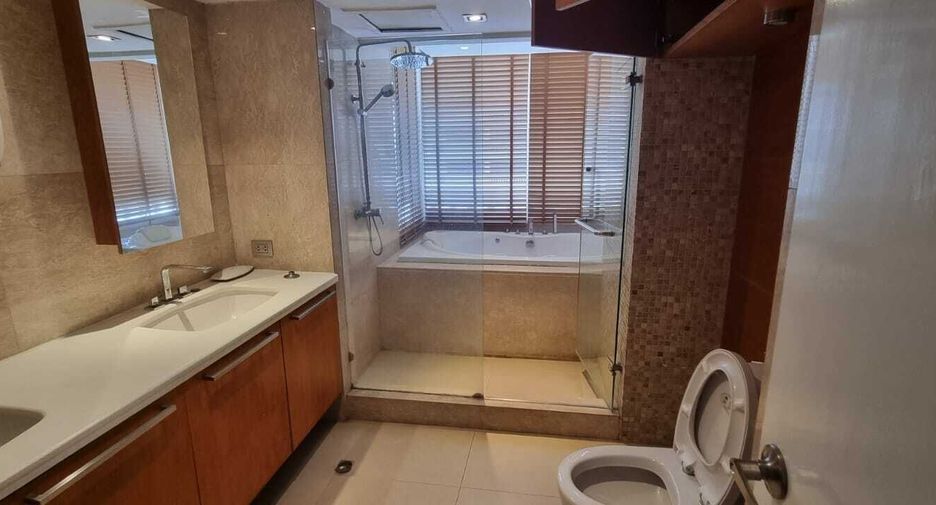 For rent 4 bedrooms condo in Khlong Toei, Bangkok