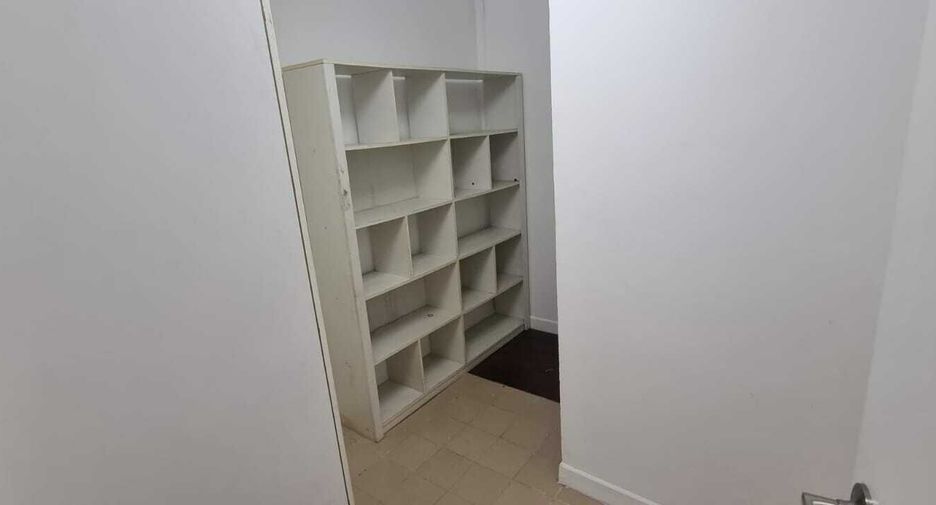 For rent 4 bedrooms condo in Khlong Toei, Bangkok