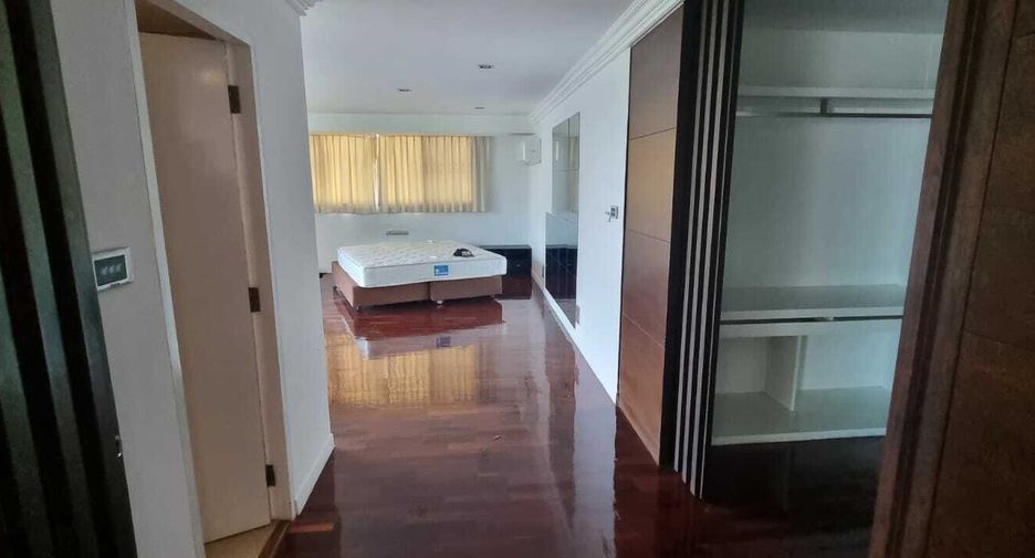 For rent 4 bedrooms condo in Khlong Toei, Bangkok