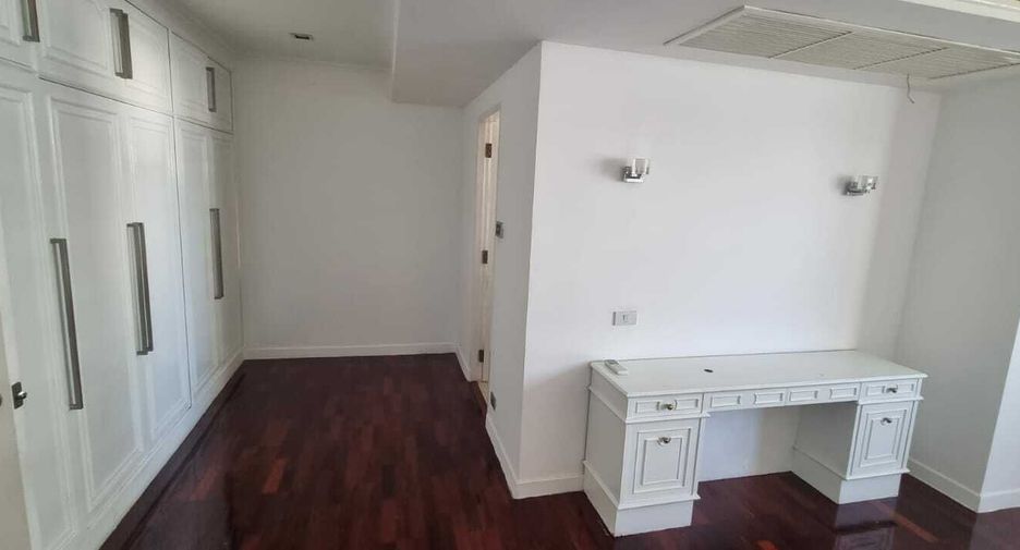 For rent 4 bedrooms condo in Khlong Toei, Bangkok