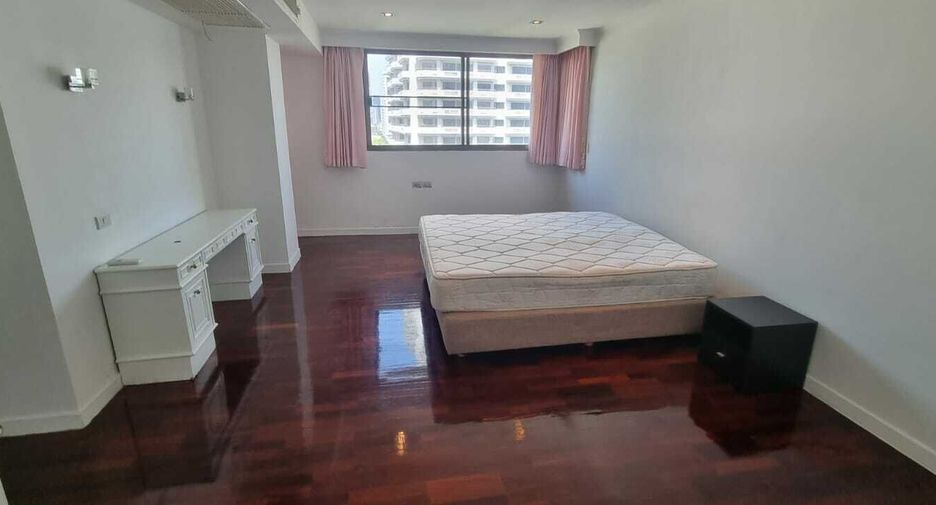 For rent 4 bedrooms condo in Khlong Toei, Bangkok