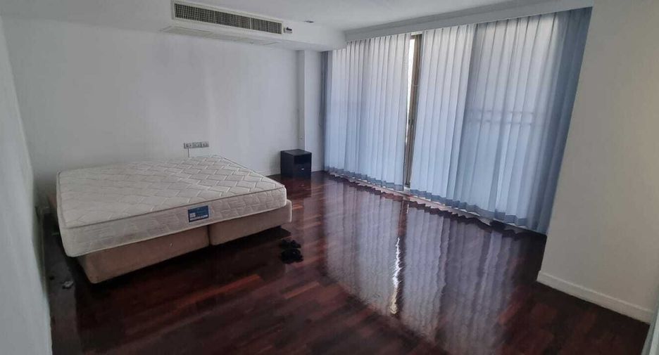 For rent 4 bedrooms condo in Khlong Toei, Bangkok