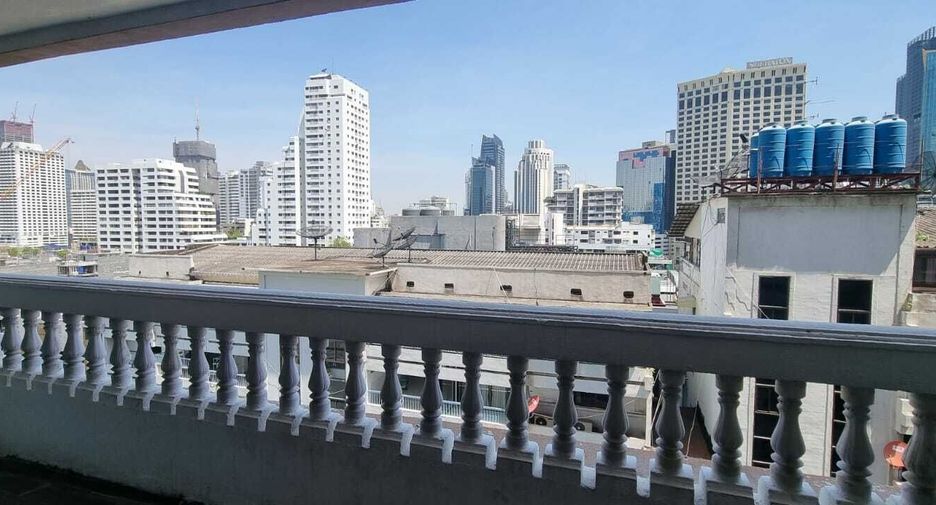 For rent 4 bedrooms condo in Khlong Toei, Bangkok