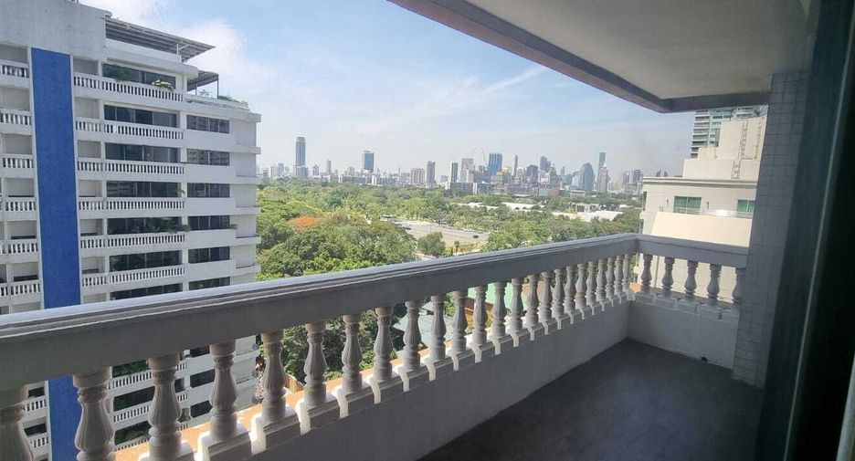 For rent 4 bedrooms condo in Khlong Toei, Bangkok