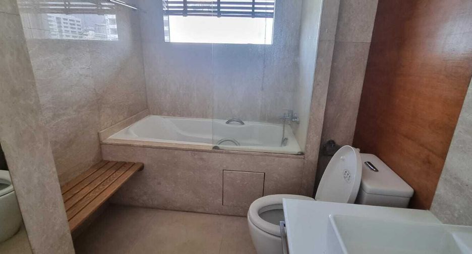 For rent 4 bedrooms condo in Khlong Toei, Bangkok