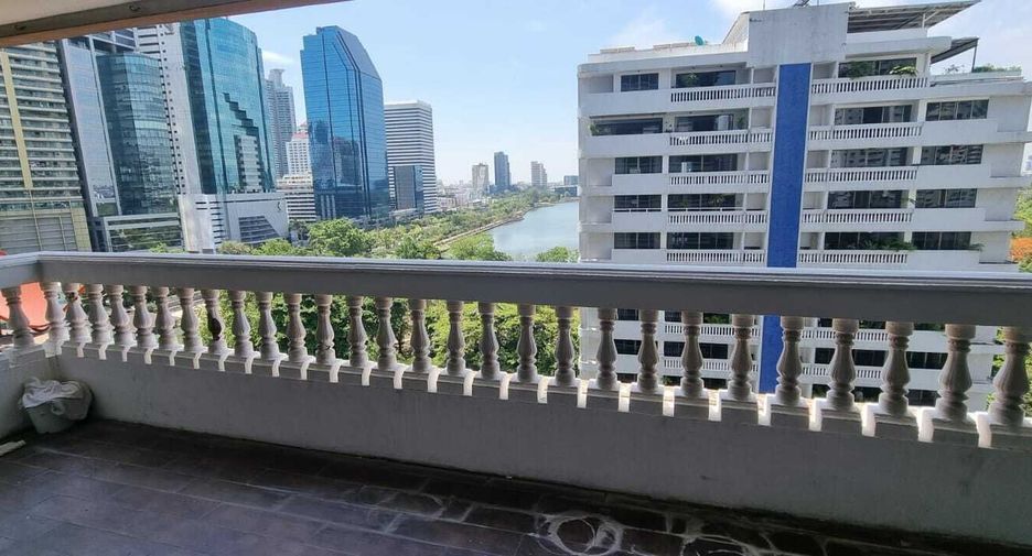 For rent 4 bedrooms condo in Khlong Toei, Bangkok