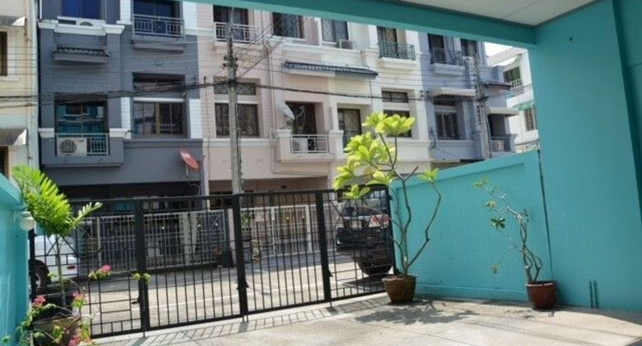 For rent 3 ベッドルーム townhouse in Wang Thonglang, Bangkok