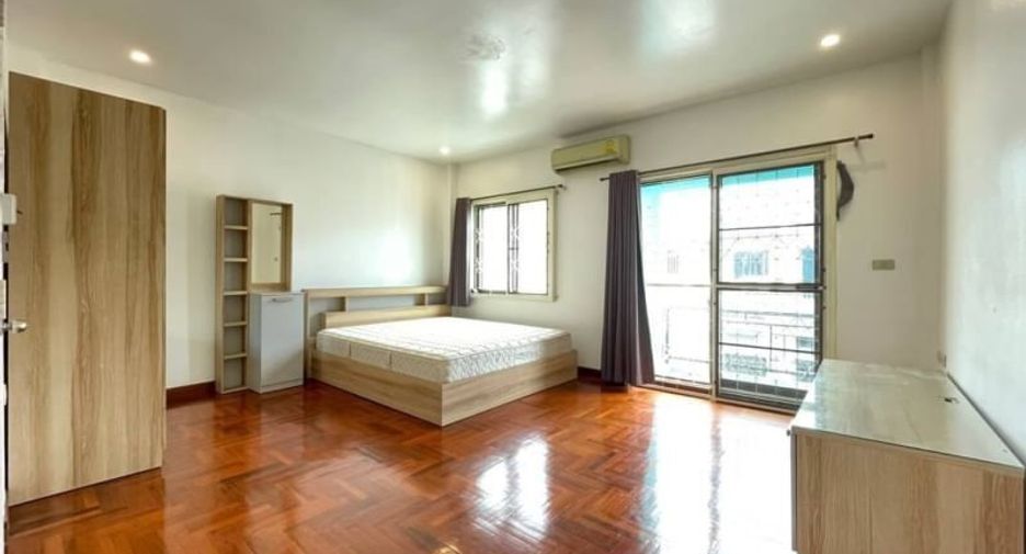 For rent 3 ベッドルーム townhouse in Wang Thonglang, Bangkok